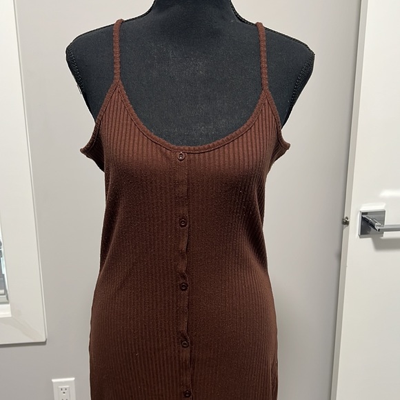 Brown Dress - Picture 2 of 6